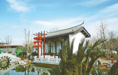 两座石鼓91香蕉视频污版下载分列两旁